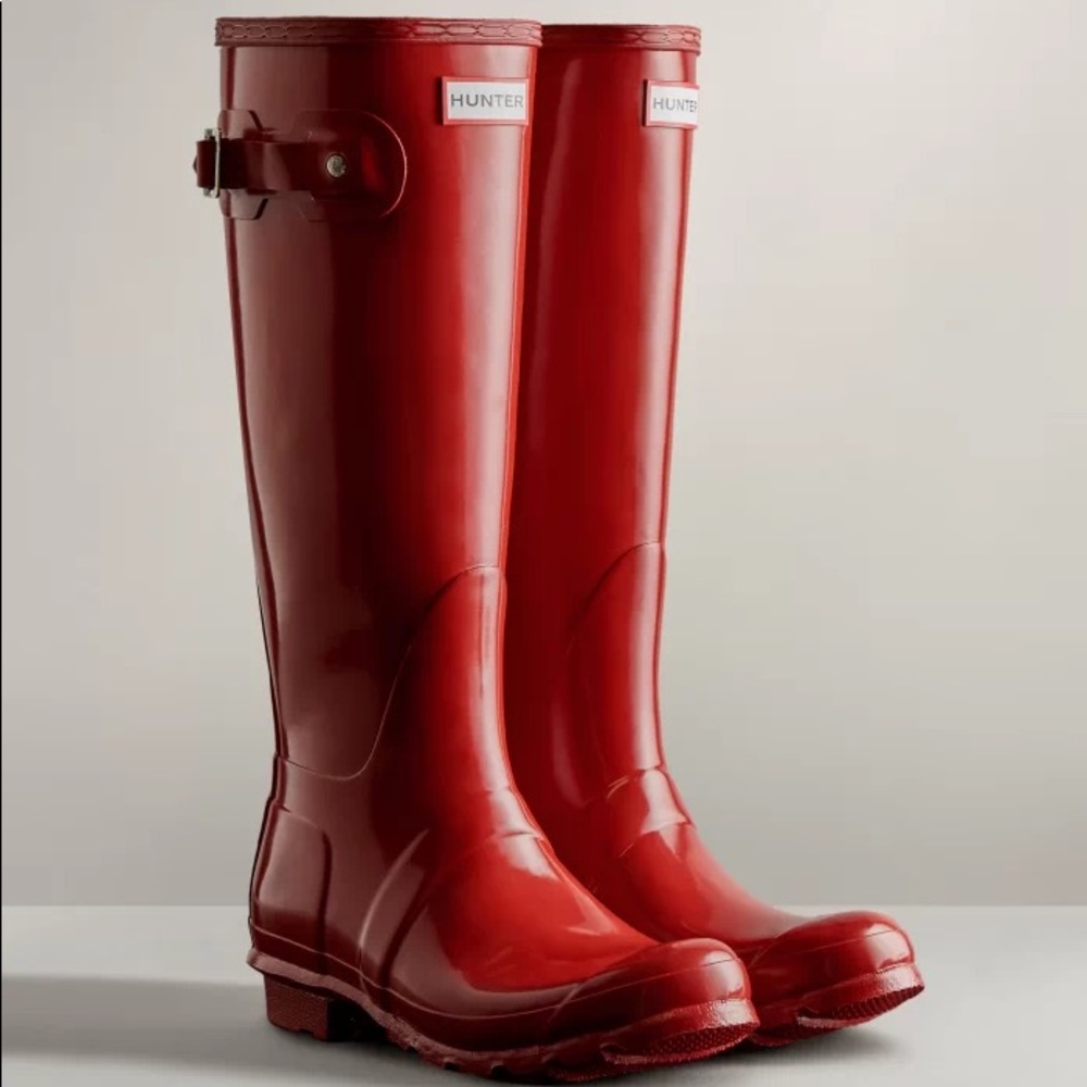 Hunter Tall Gloss Rain Boot in Red